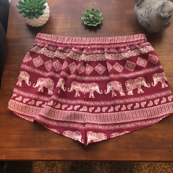 Forever 21 printed shorts 🐘 - Picture 2 of 2